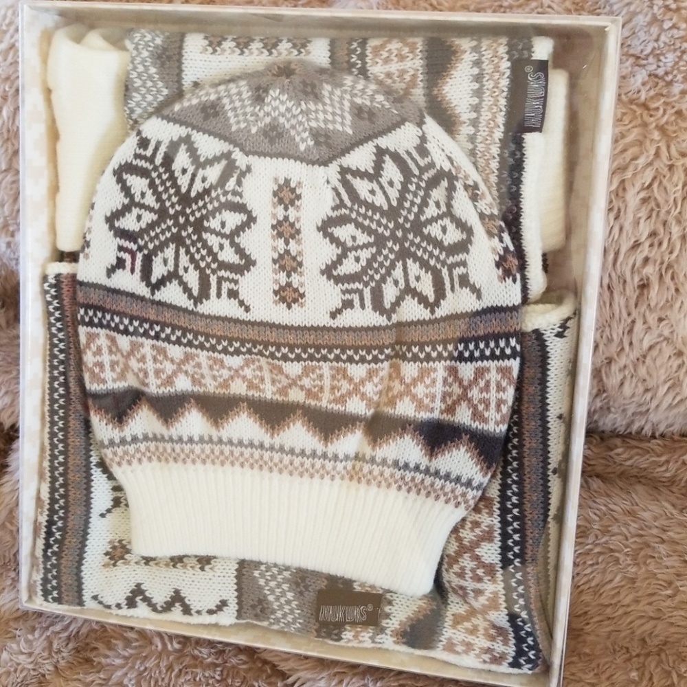 🐧🐧Brand new Muk Luk set🐧🐧 - Picture 2 of 4